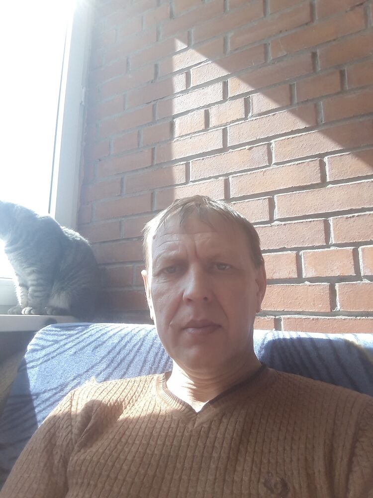  25351025  Michael, 51 ,    