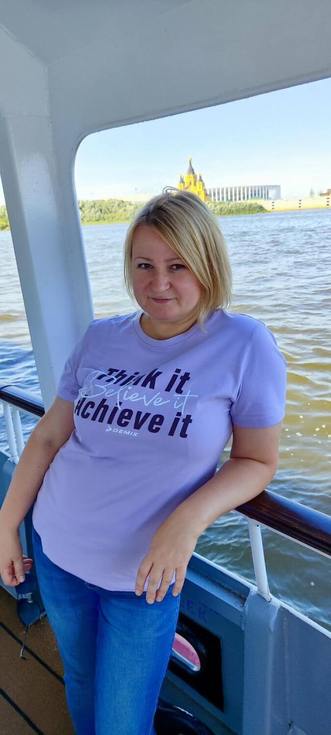  52186705  Lena, 43 ,     