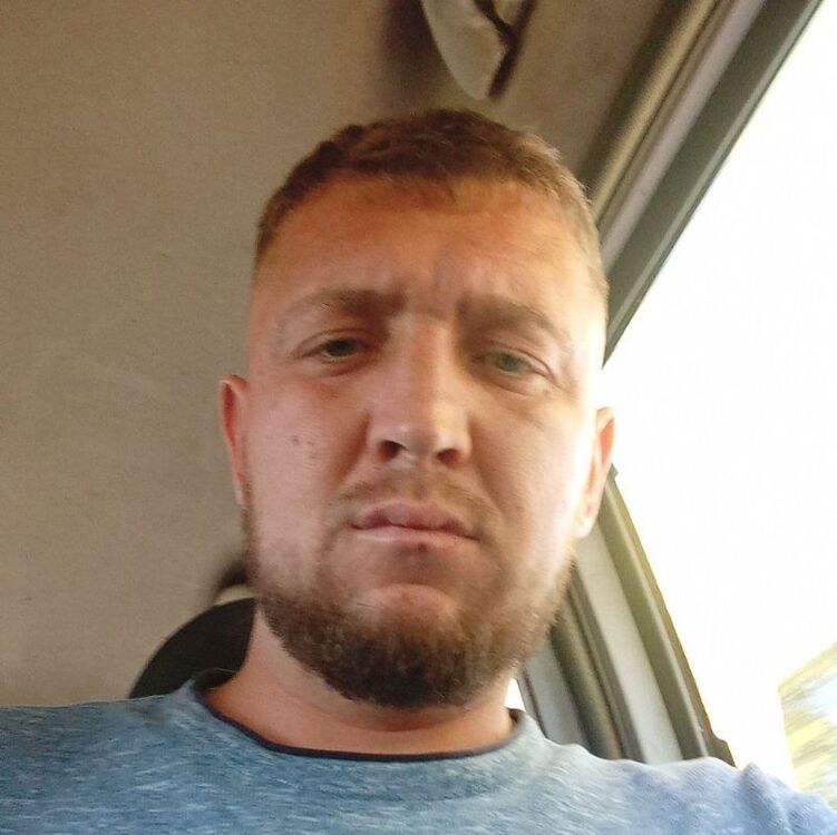  47144025  Stefan, 33 ,    