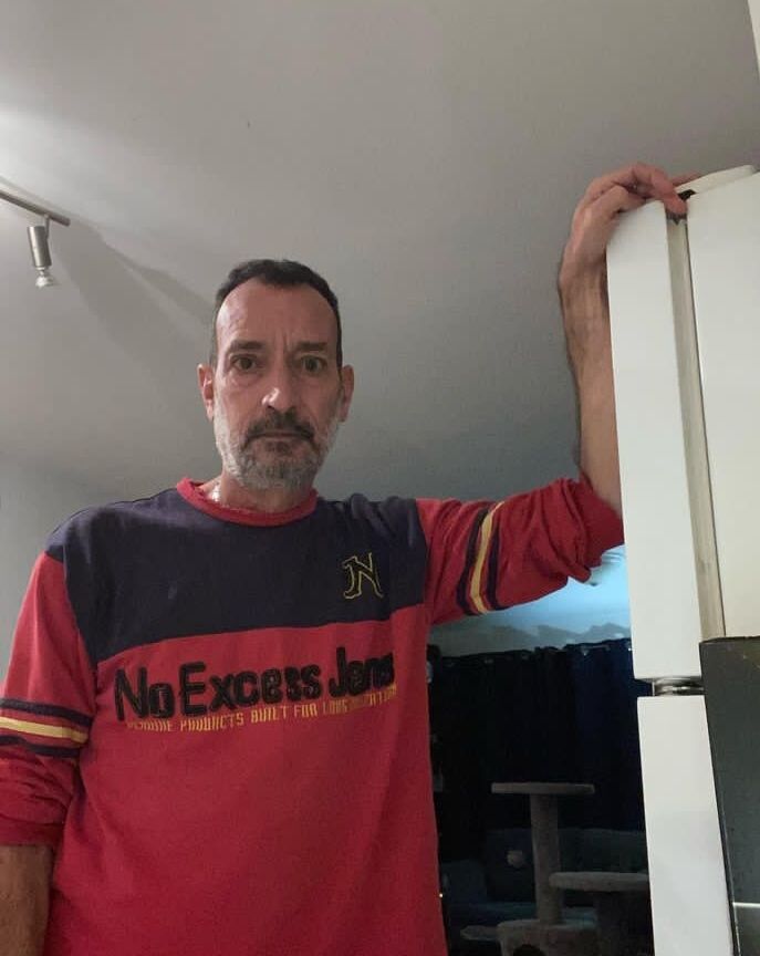  46464605  Alexander, 62 ,    -