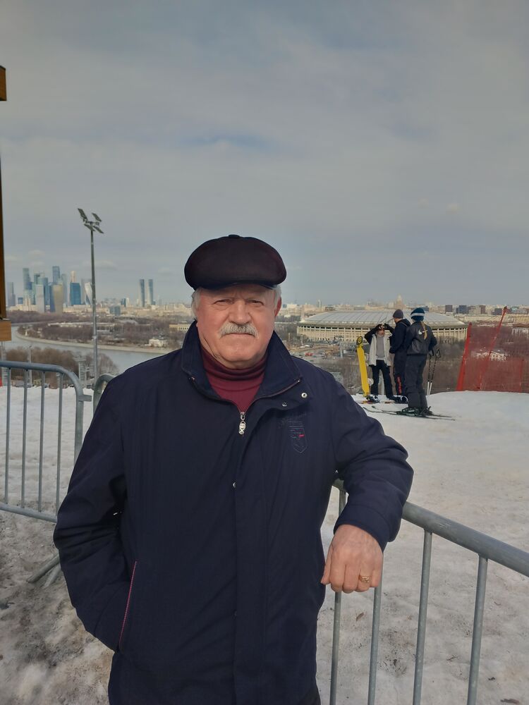  52727835  Nikolay, 67 ,    