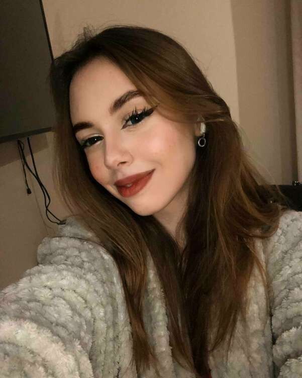  38236715  Vika, 28 ,    