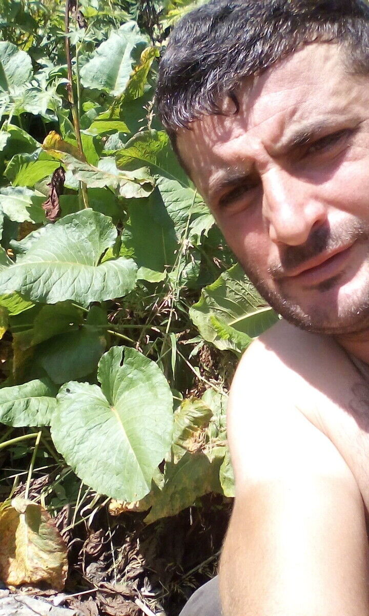  20428525  Artur, 42 ,    