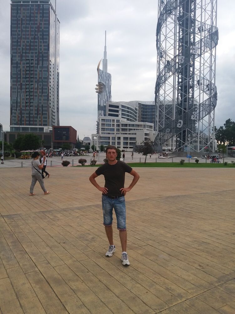  ,   Lasha, 40 ,  