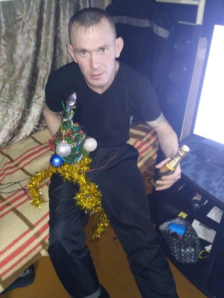  18767235  Ivan, 41 ,    