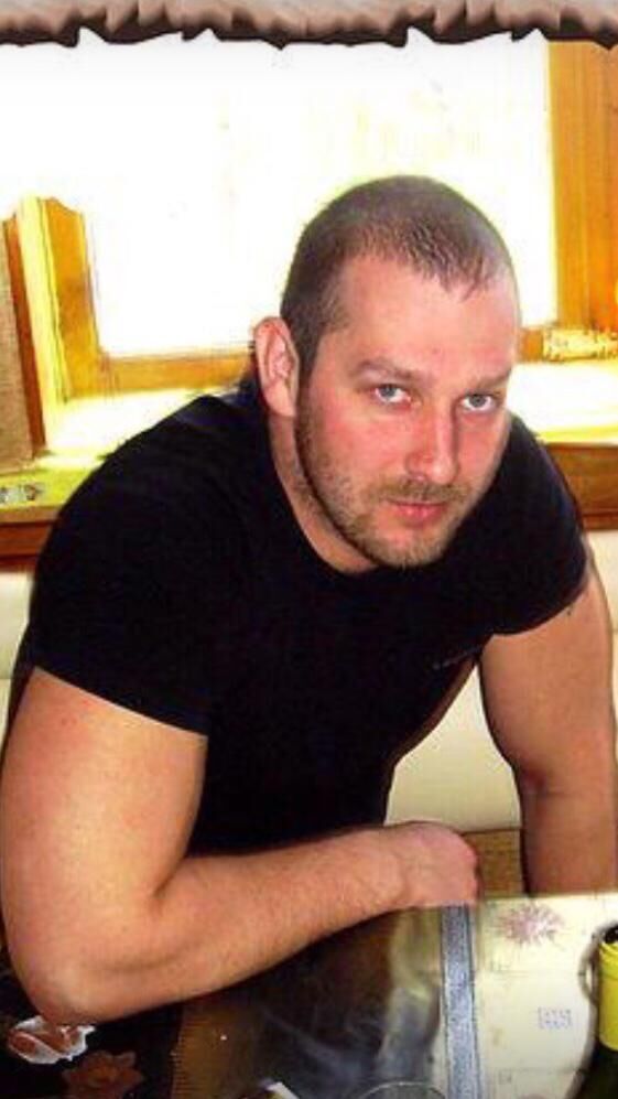  40727255  Alexander, 39 ,    