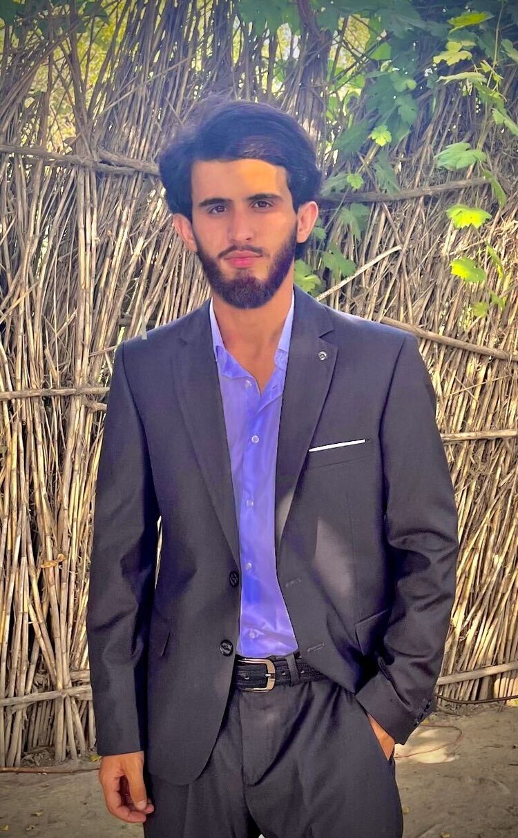  46076035  Najib, 21 ,    Abenberg