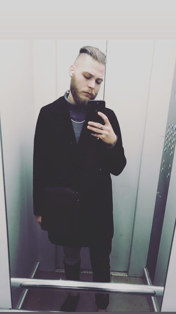  35768265  Roman, 26 ,    -