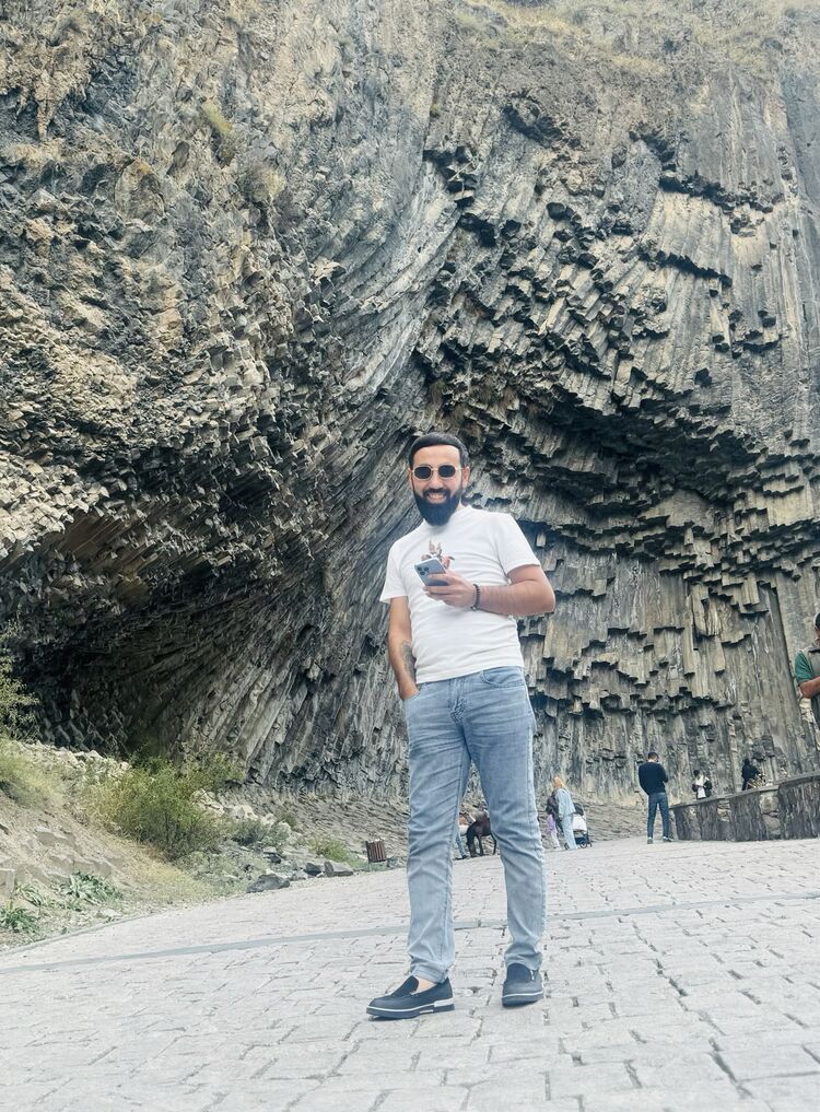  47426475  Vahe, 35 ,    