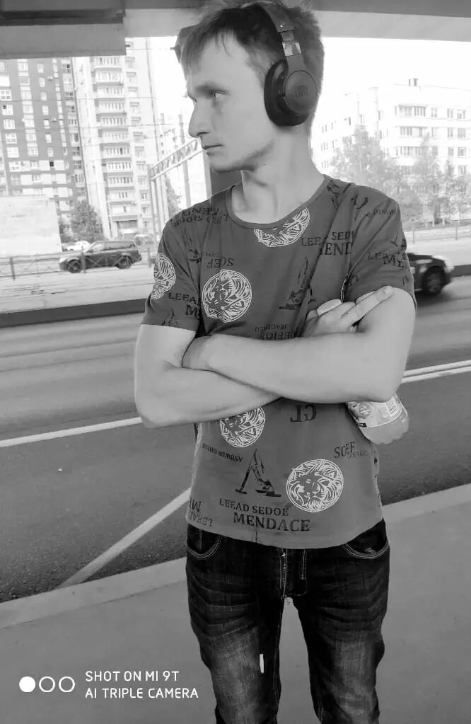  44661075  Ivan, 30 ,    -