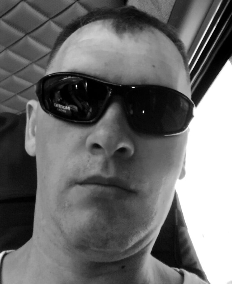  52674845  Aleks, 48 ,    