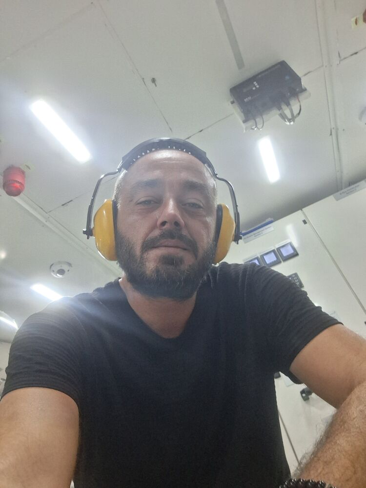  48097995  Yigit, 40 ,    