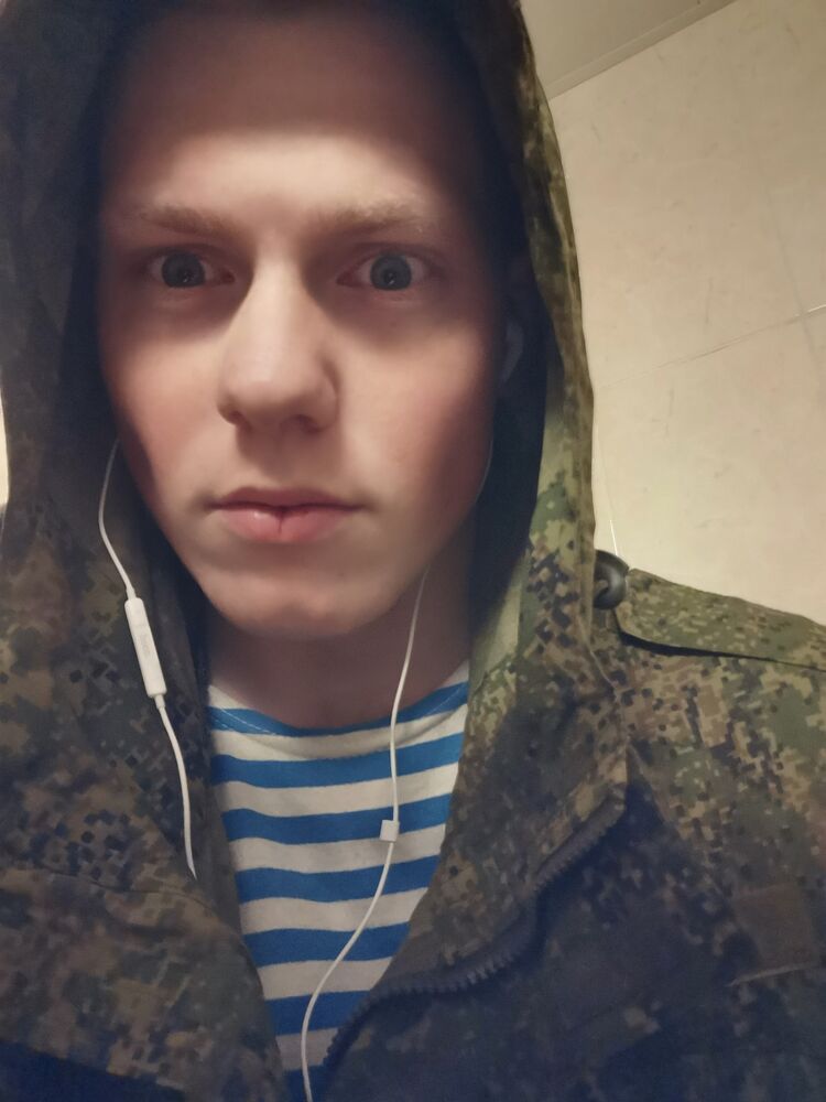  53040895  Mikhail, 24 ,    Deleted