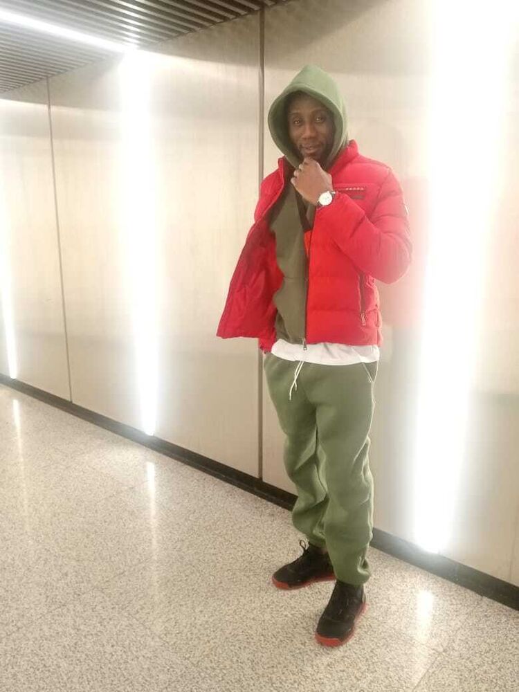  40594825  Armand, 35 ,    