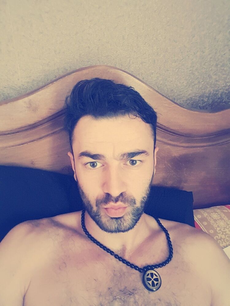  15689795  L a S, 33 ,    