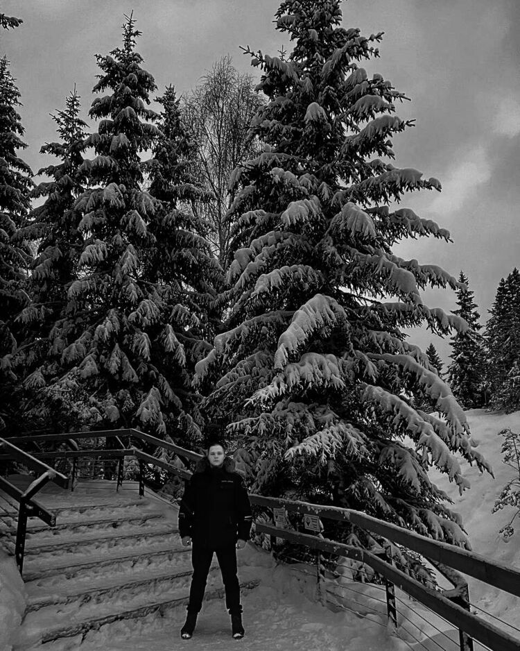  28817345  , 25 ,    -