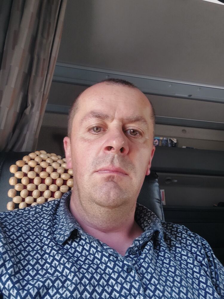  28593195  Andrej, 45 ,    