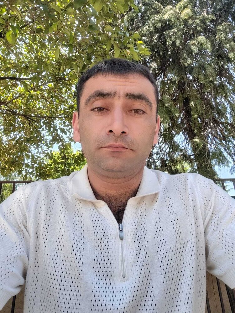  52130585  Artur, 39 ,    