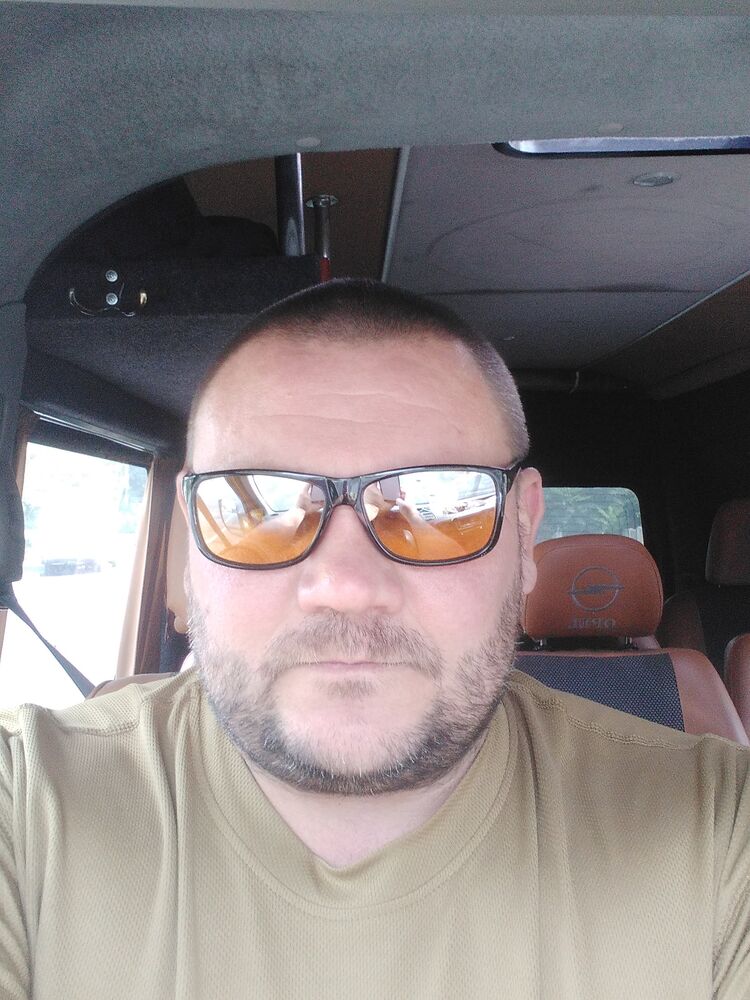  ,   Anton, 42 ,   ,   