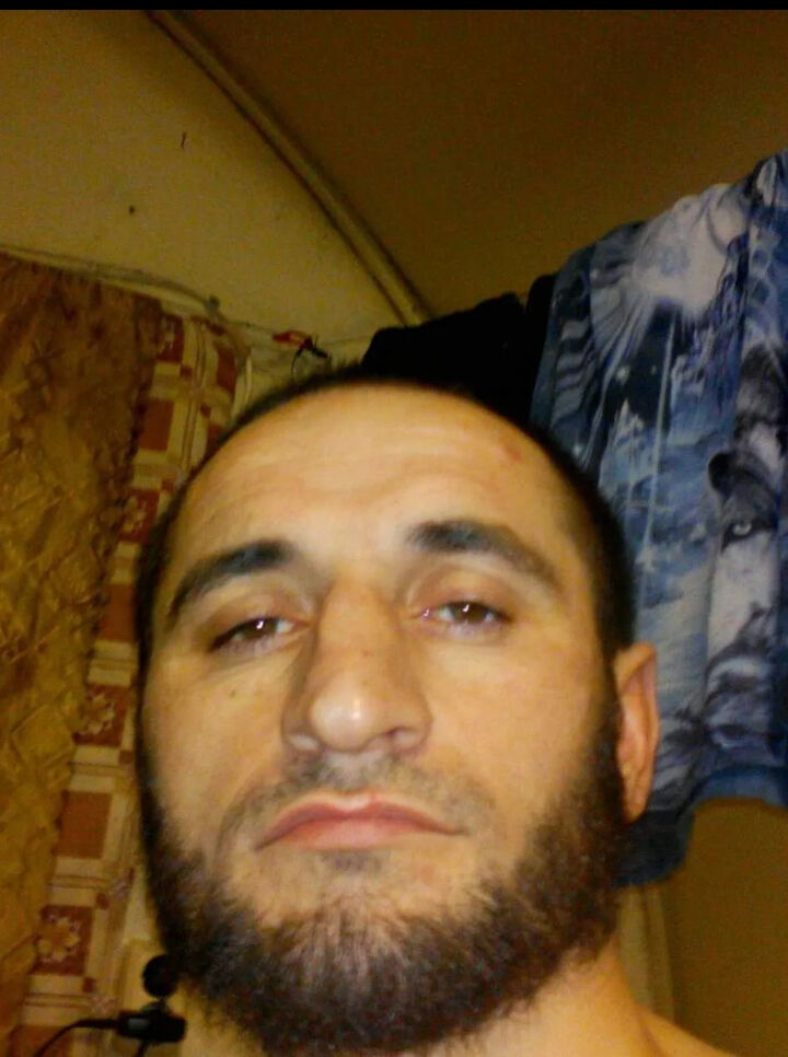 38000415  Ruslan, 42 ,    