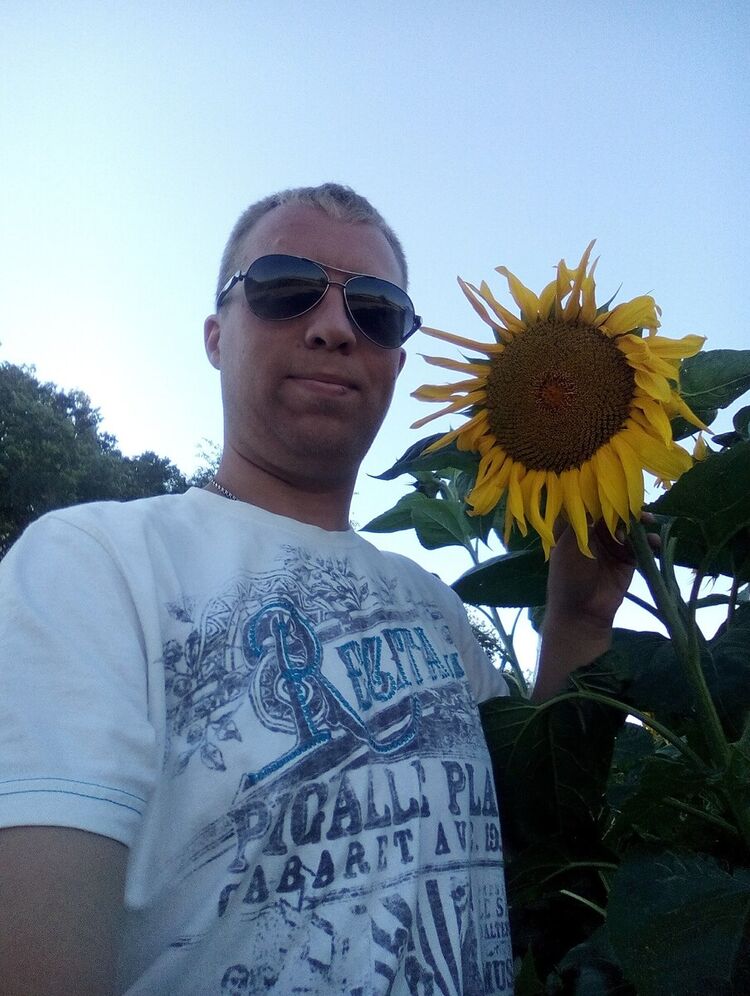  22401375  Igor, 36 ,    