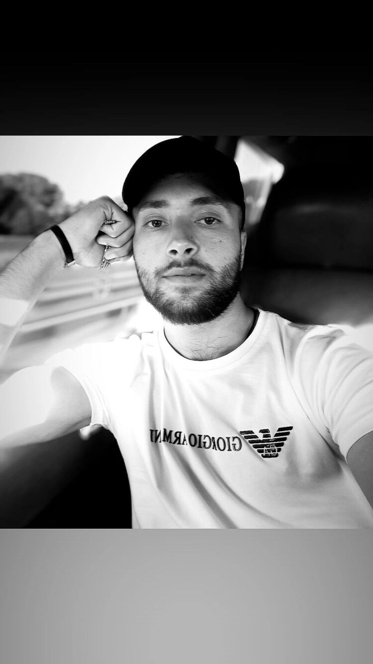  49523355  Hayk, 25 ,    