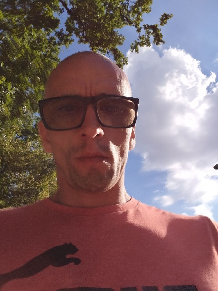  38445855  Oleksii, 40 ,    