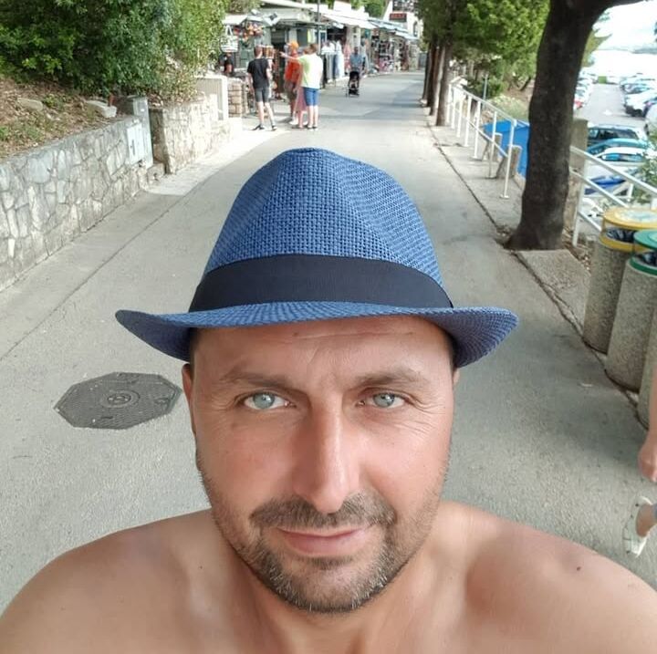  49793075  , 48 ,    