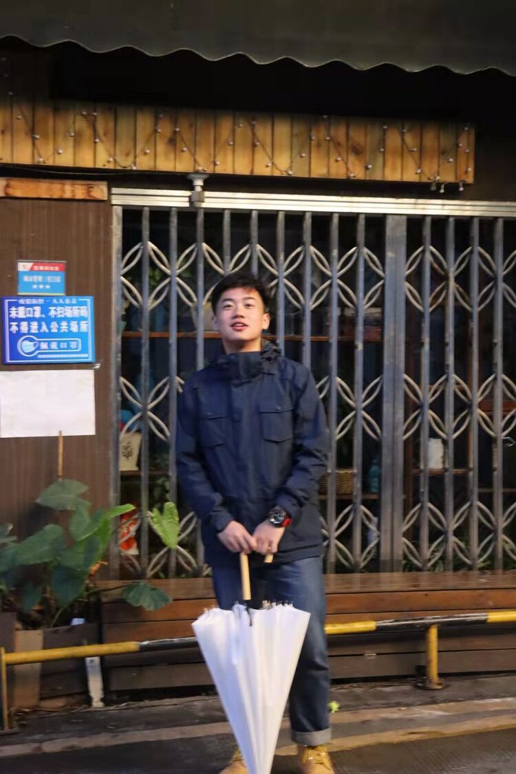  38535325  Elliot Huang, 24 ,    