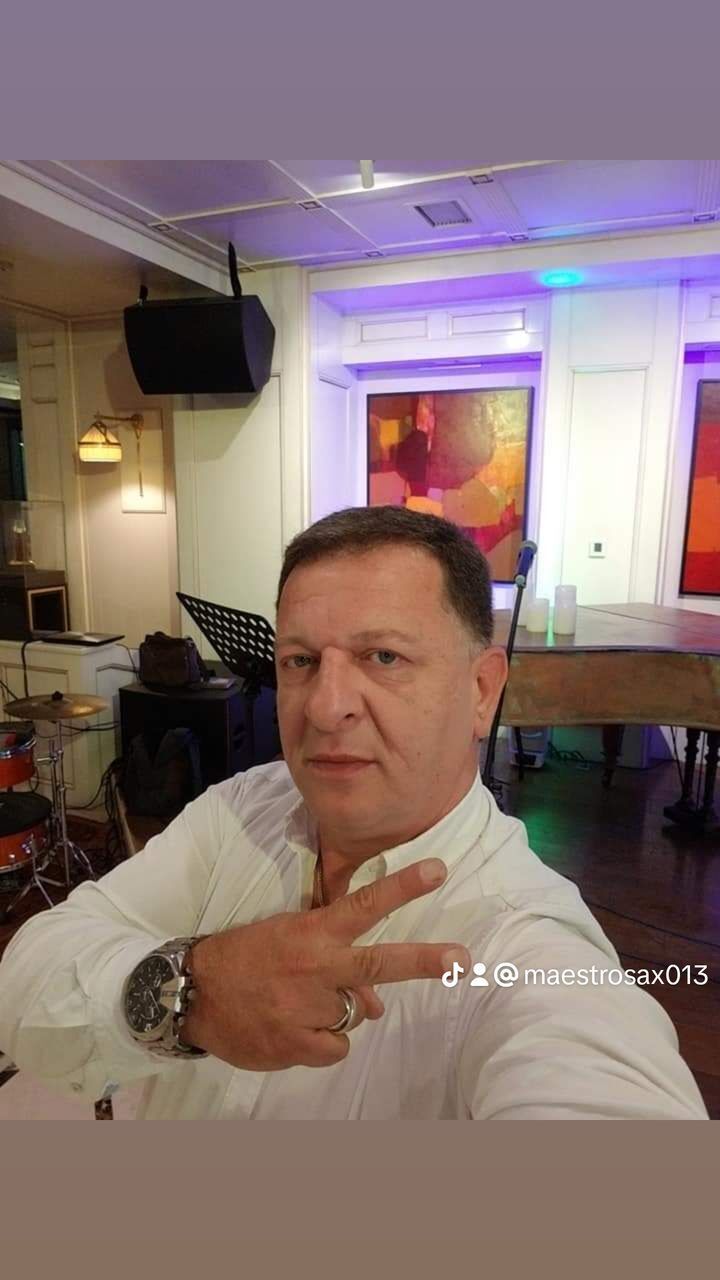  39558265  Alexander, 61 ,    