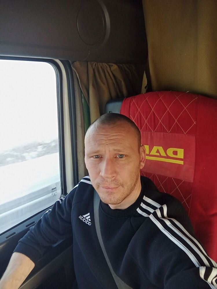  ,   Seryozhik, 36 ,     