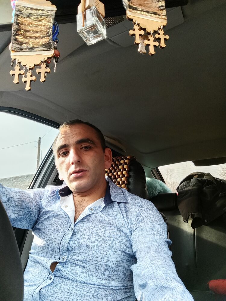  50346755  Hayk, 31 ,    