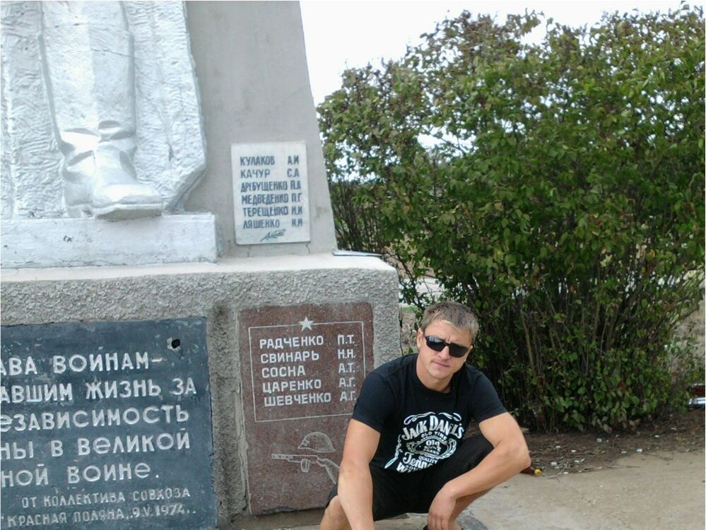  ,   Viktor, 41 ,  