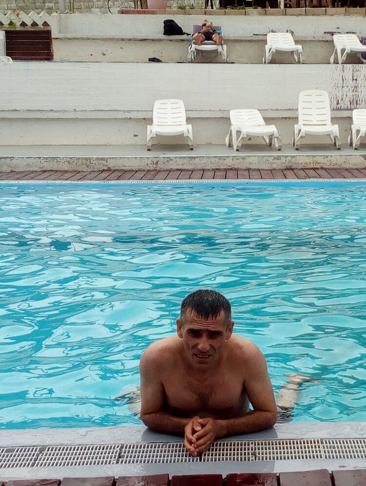  49333805  Arsen, 49 ,    