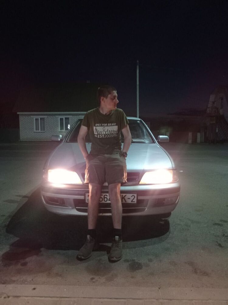  28431955  Vlad, 25 ,    