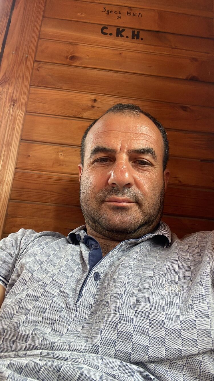 ,   Armen, 46 ,   ,   