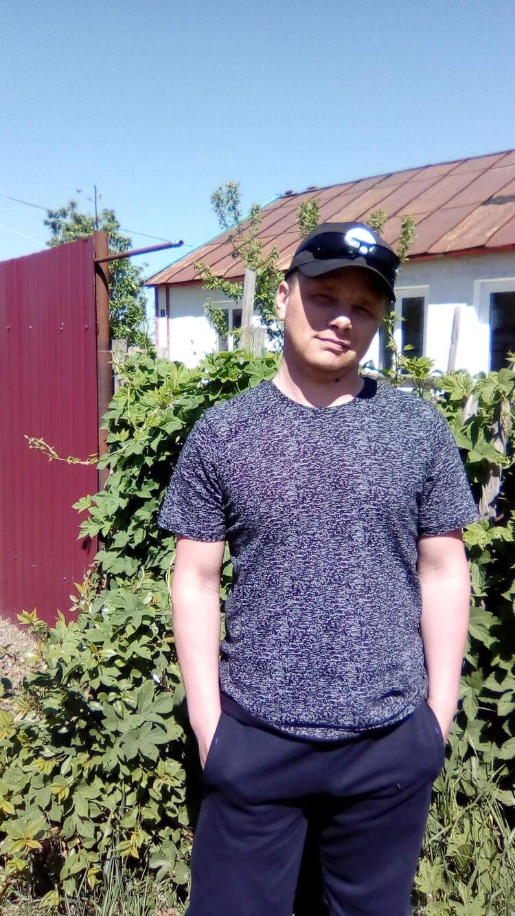  26179485  Anton, 39 ,    