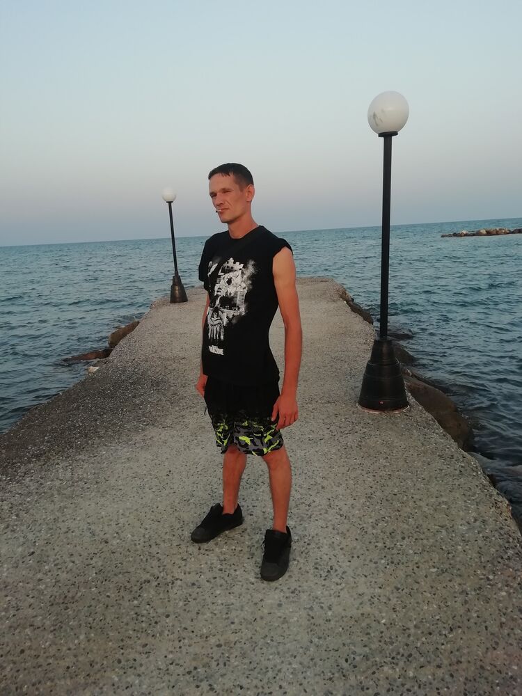  45056005  Artiom, 36 ,    Thessaloniki