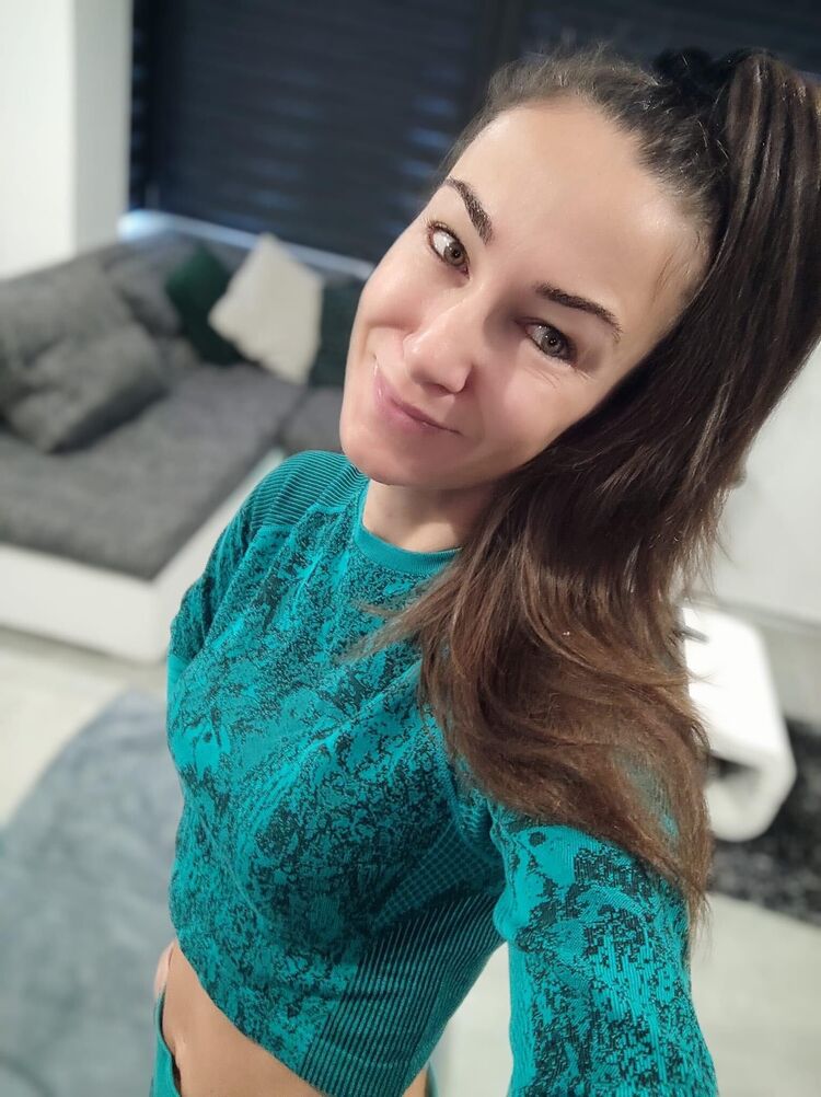 ,   Sandra, 44 ,   ,   