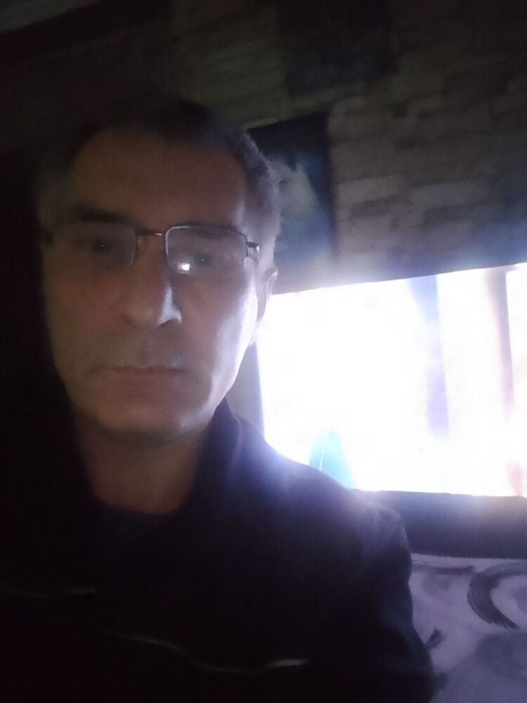   ,   Farhat, 52 ,     , c 