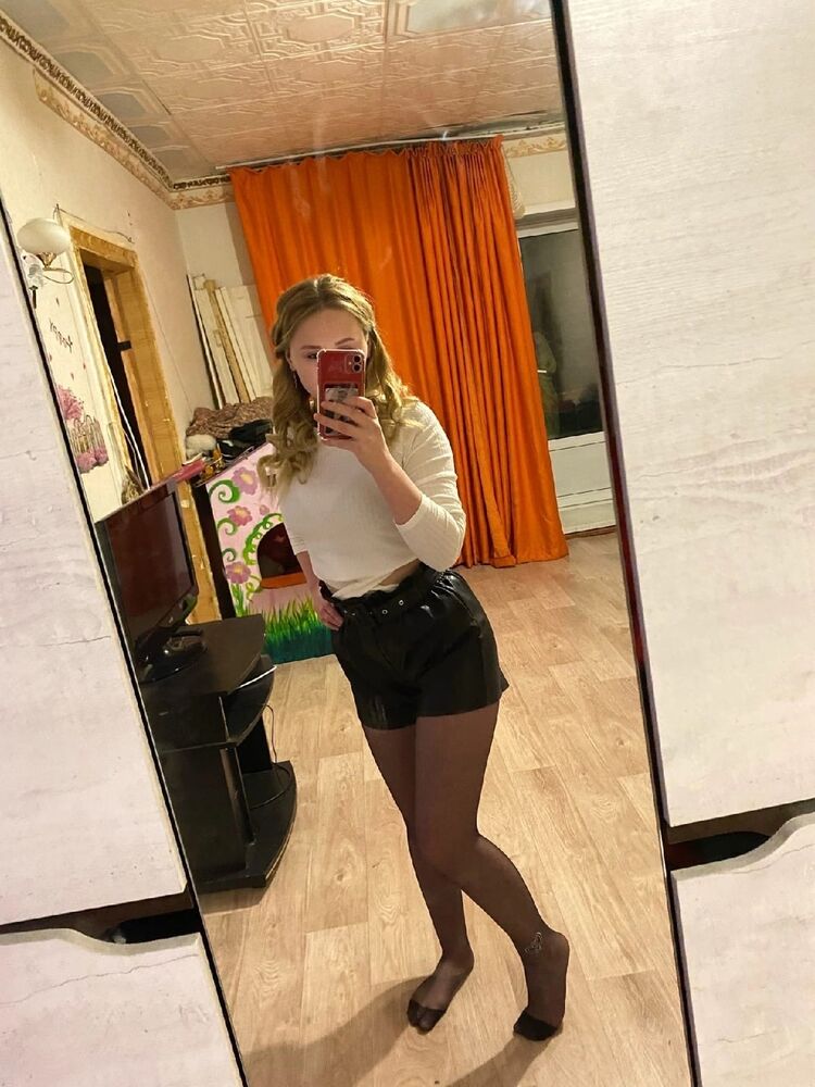  ,   Nina, 22 ,   ,   