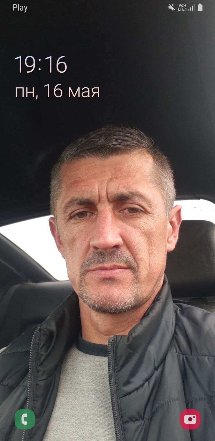  26530605  Viktor, 44 ,    