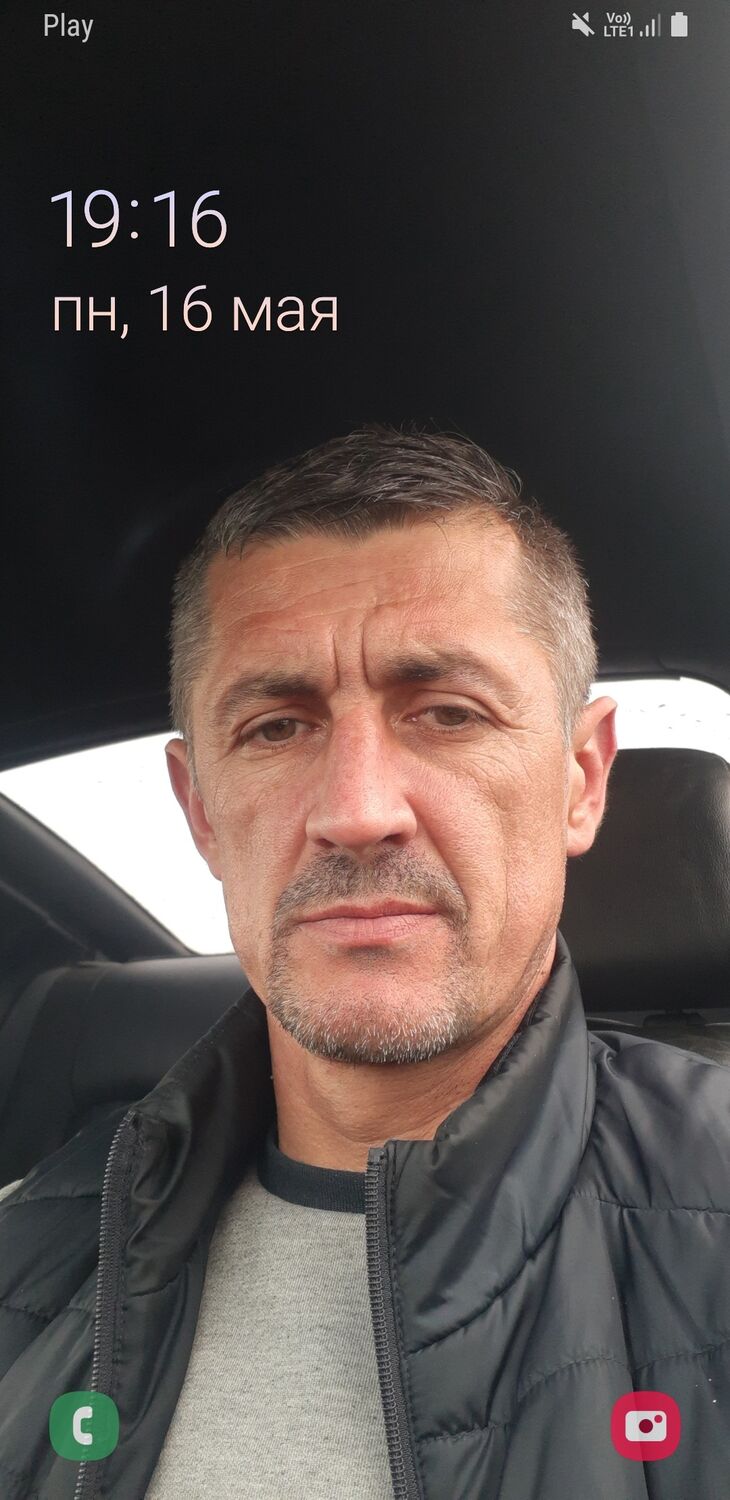  ,   Viktor, 43 ,   ,   