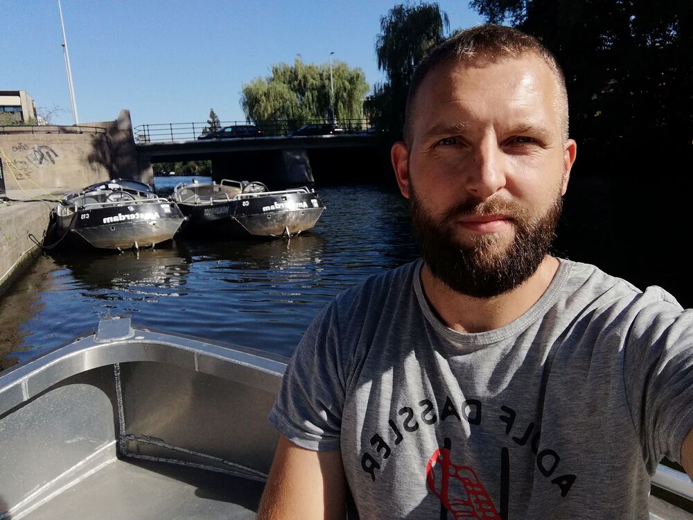  31209745  Sergej, 37 ,    