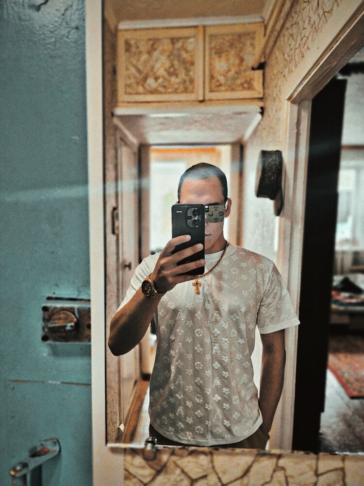  53963435  Jaroslav, 21 ,    