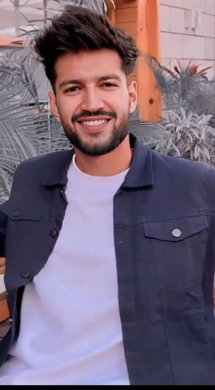  37292835  Adil, 26 ,    