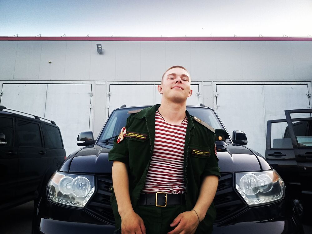  27962475  Denis, 24 ,    