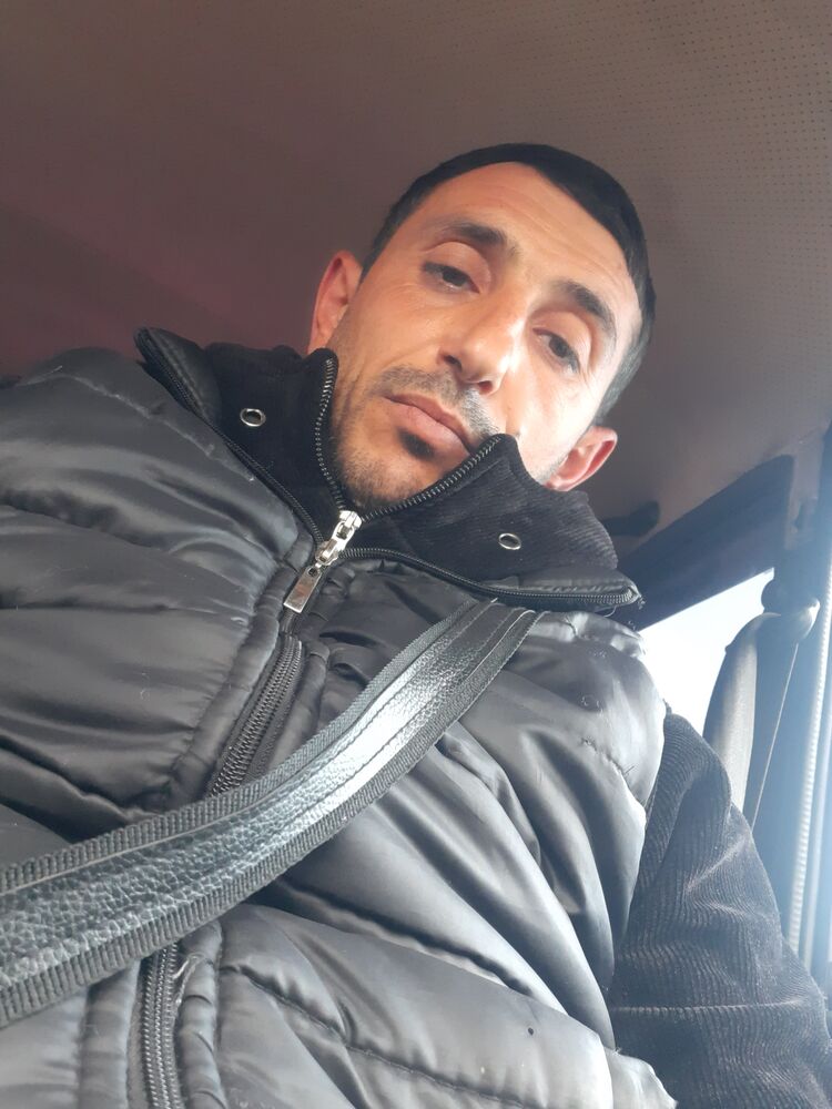  51132315  Artak, 37 ,    