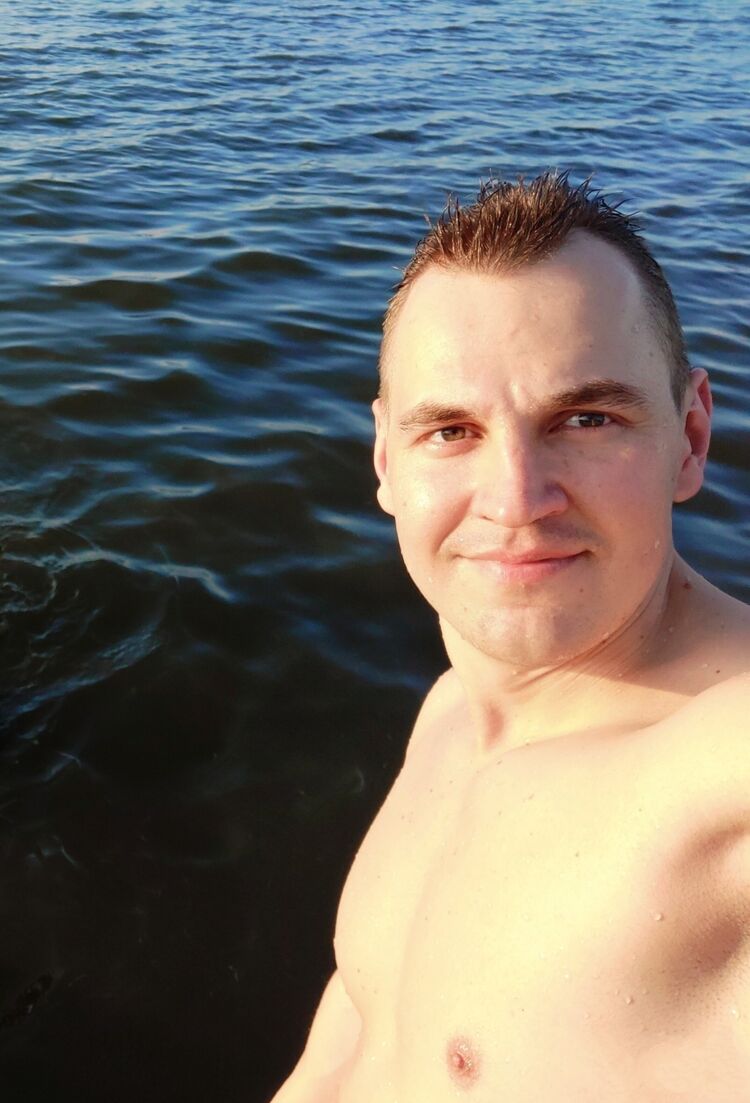  ,   Denis, 40 ,   ,   