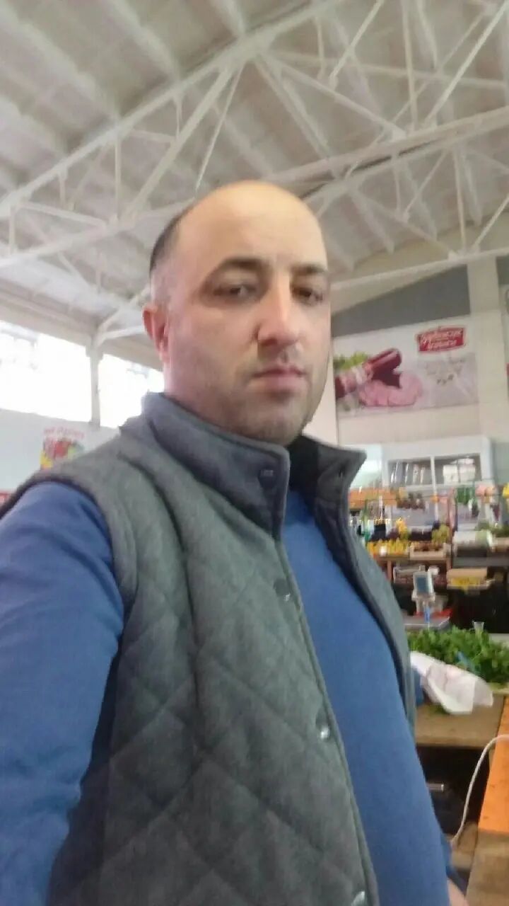  29808805  Roman, 44 ,     